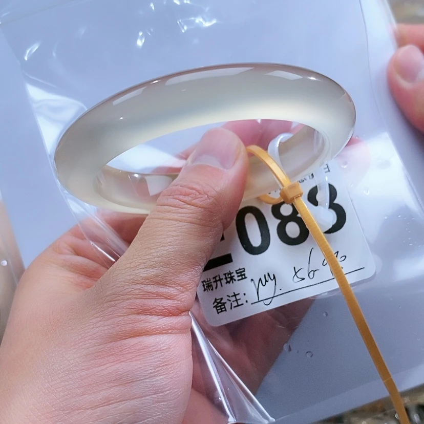 【闪购商品】手镯玛瑙/玉髓未镶嵌r****o