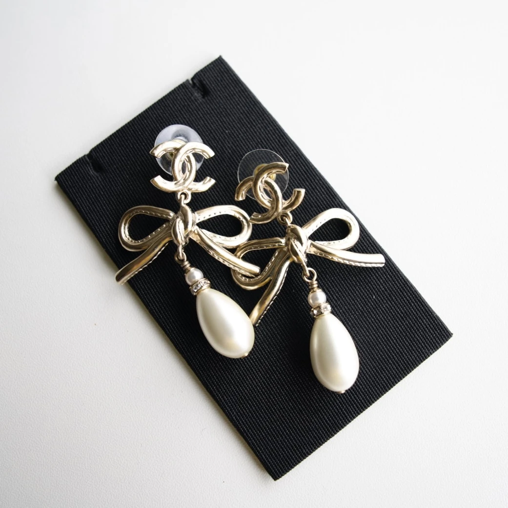 Chanel 水滴珍珠蝴蝶结耳钉