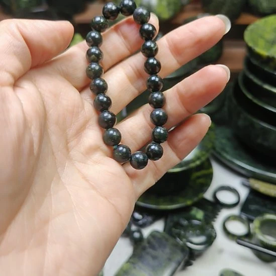 蛇纹石玉未镶嵌卡8手串