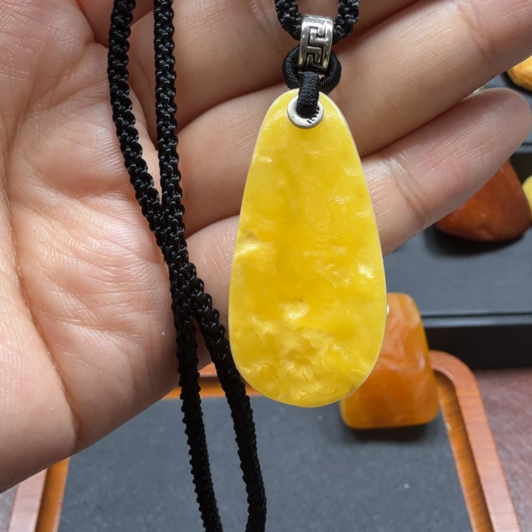 未镶嵌吊坠(赠链)琥珀