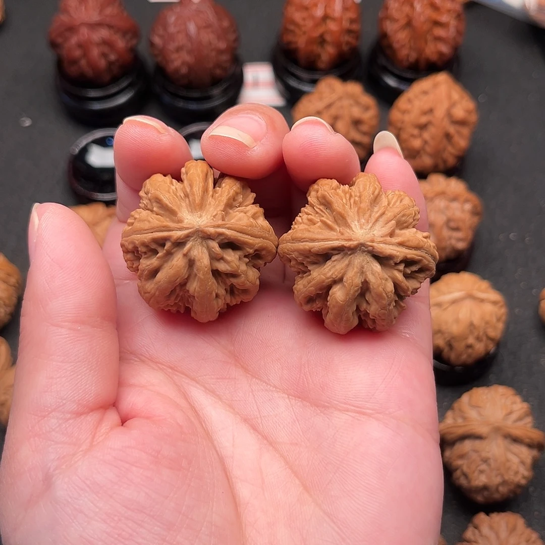 寒****文玩核桃把件八棱王Z