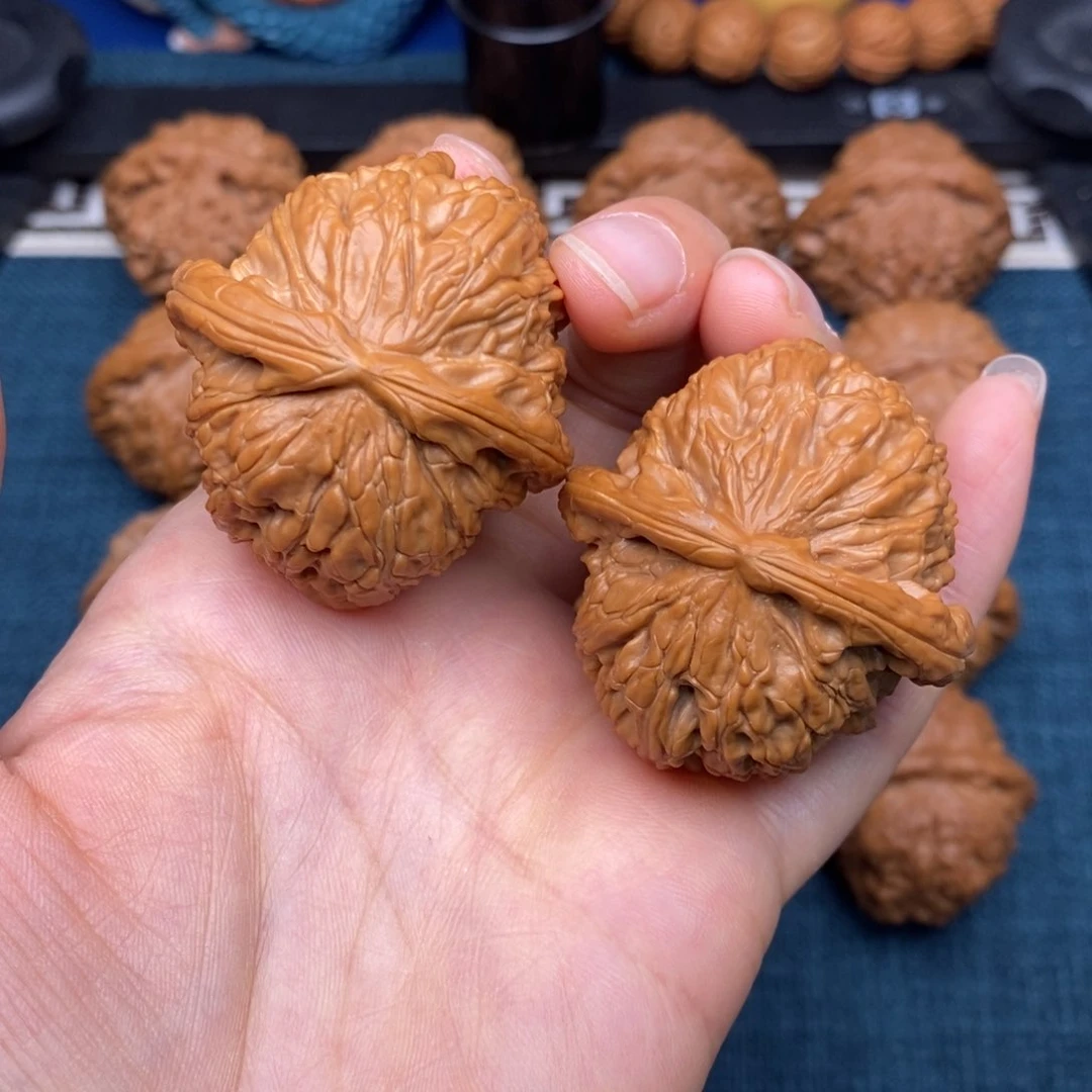 文玩核桃把件40大肚红皮球白