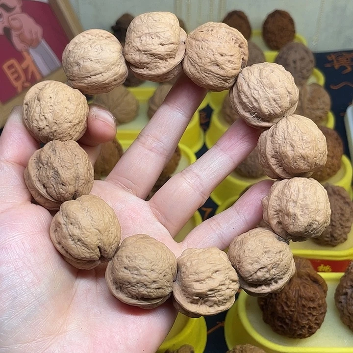 文玩核桃把件37、龙脊小奶蛙29