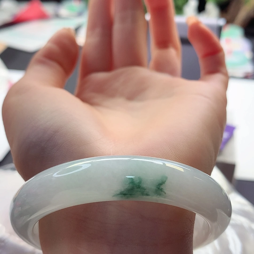 翡翠手镯未镶嵌天然翡翠57-58白底一抹绿花