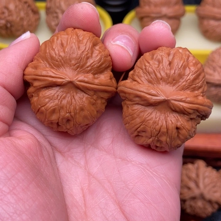 文玩核桃吊坠39精品老树红皮元宝