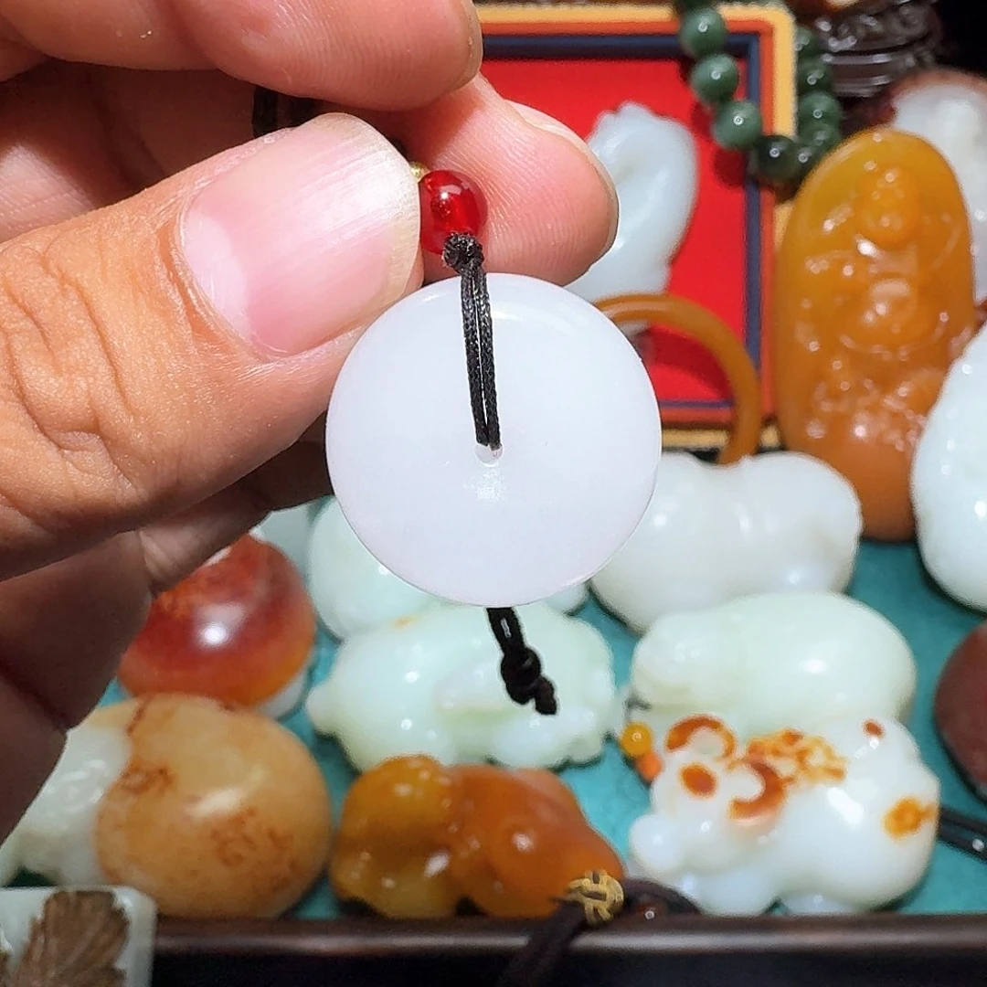 透闪石质玉未镶嵌挂件春*