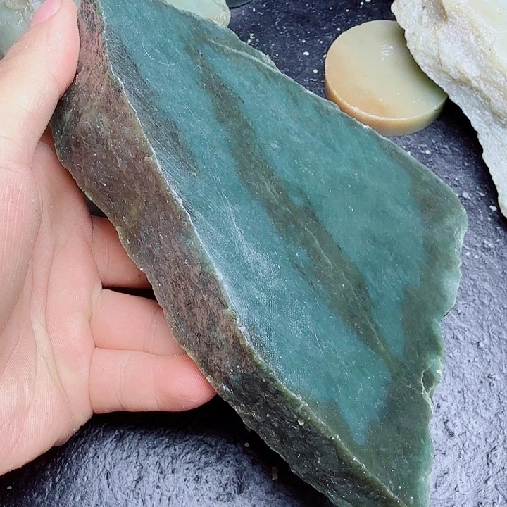 和田玉（糖玉）未镶嵌珠宝奇石