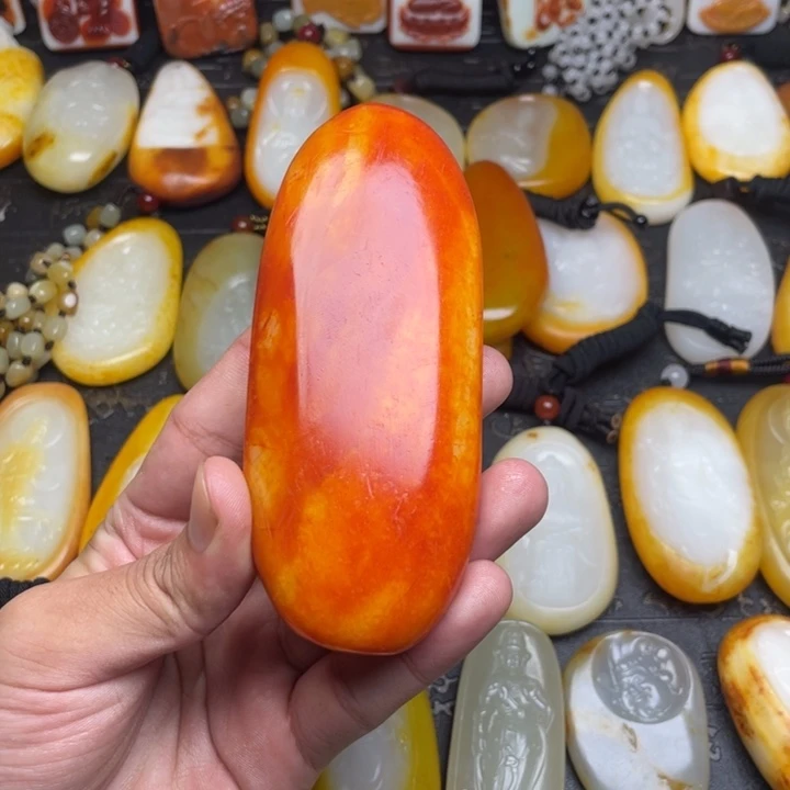 红***儿和田玉未镶嵌颈饰