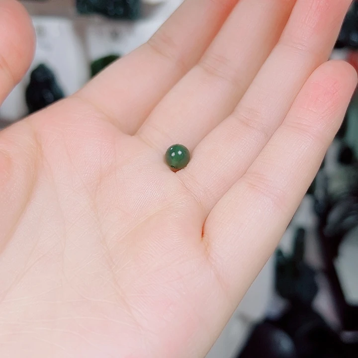 蛇纹石玉颈饰未镶嵌小****仔