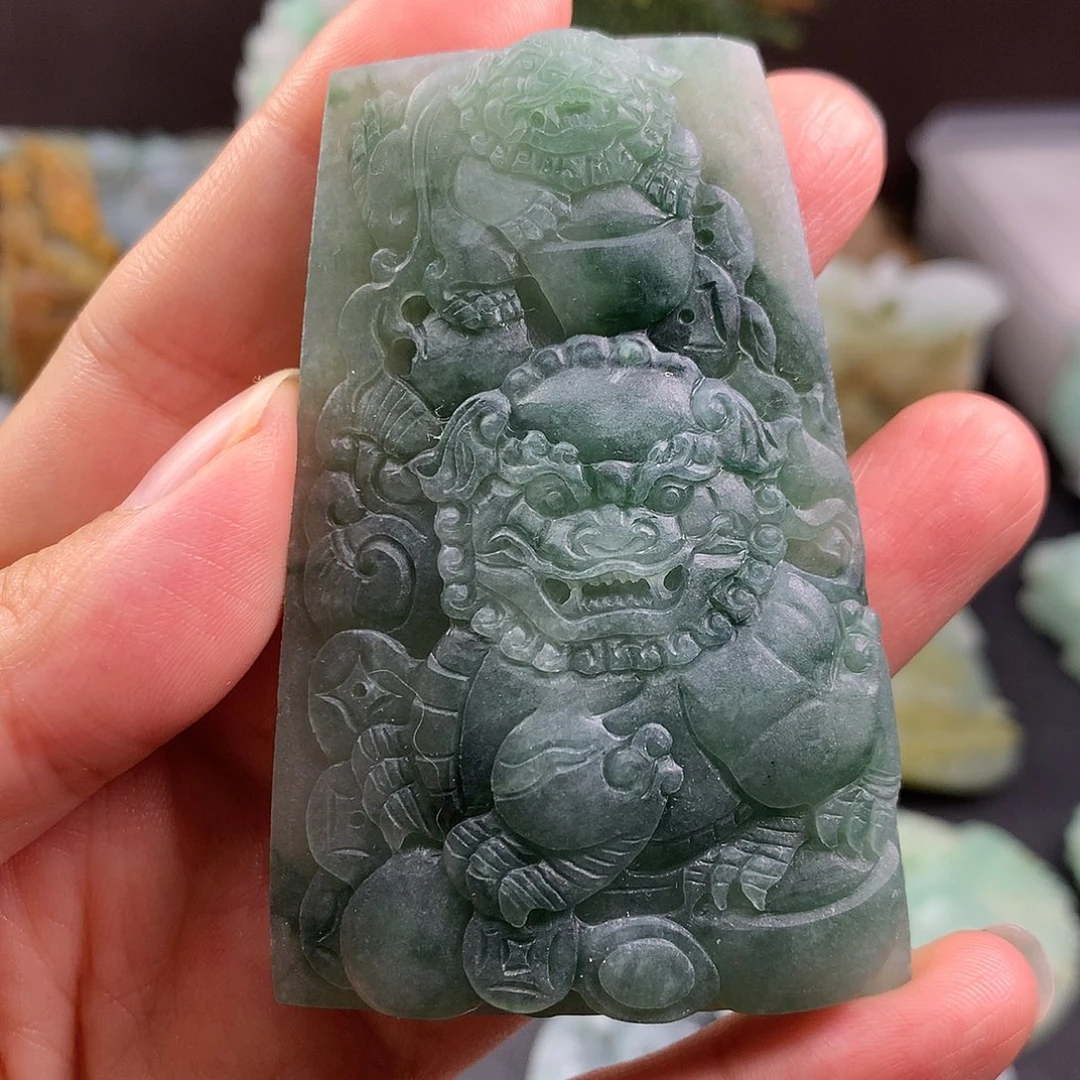 未镶嵌定制翡翠狮子