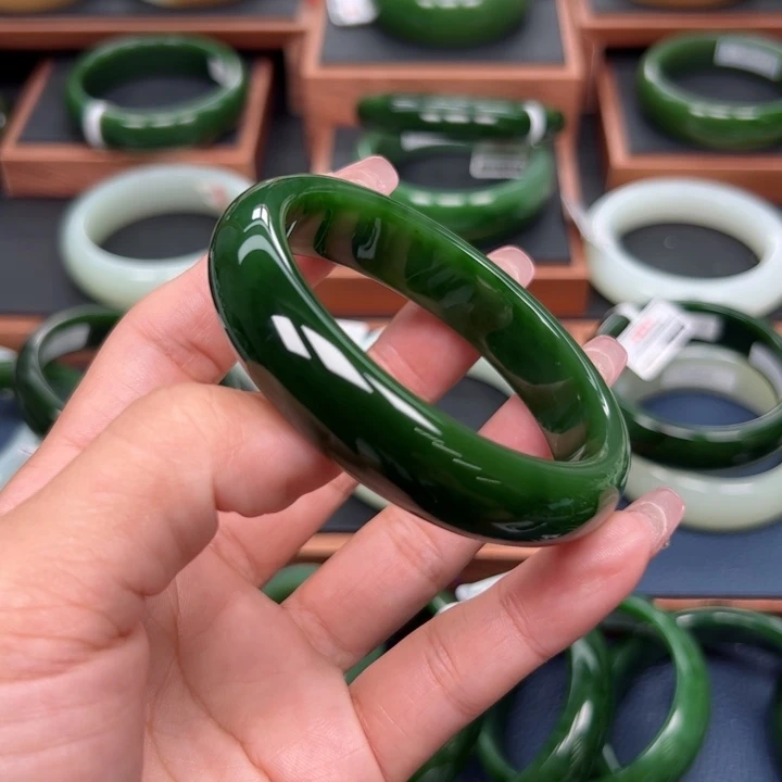 未镶嵌手镯和田玉（碧玉）红*哈