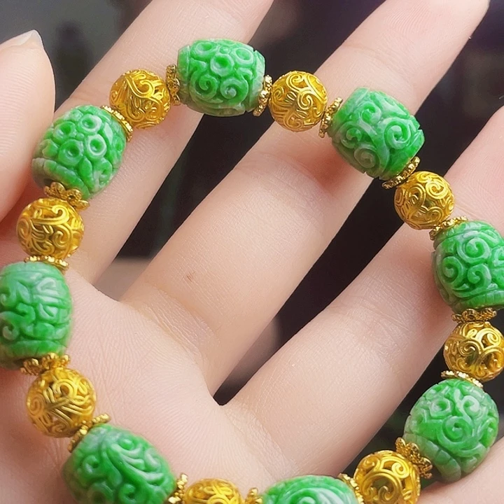 翡翠未镶嵌颈饰多样性