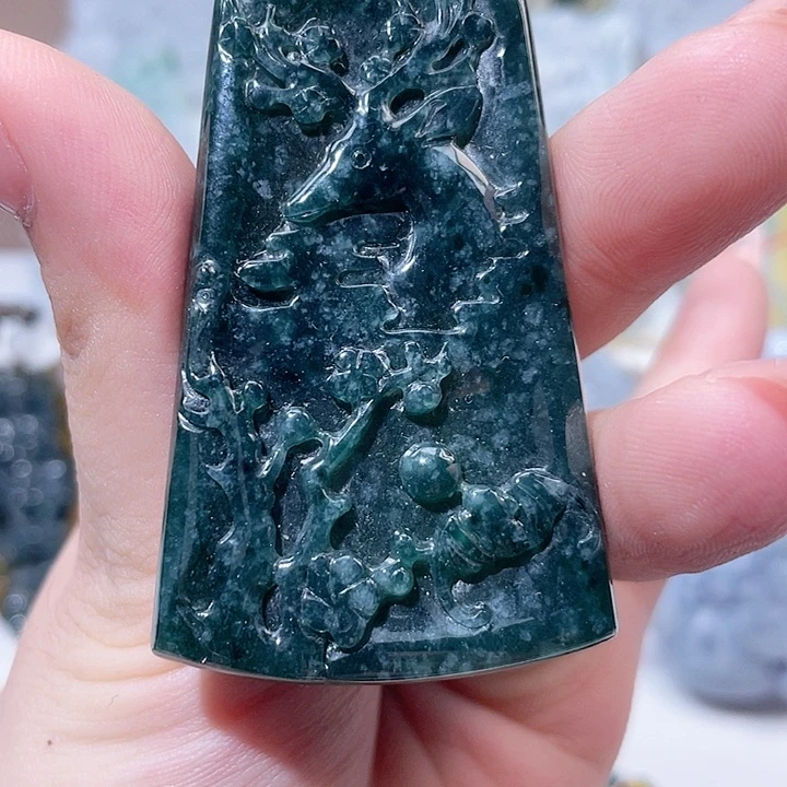 翡翠未镶嵌颈饰挂件