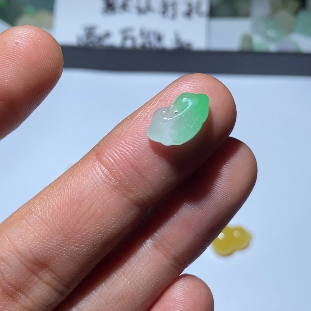 翡翠未镶嵌颈饰吊坠