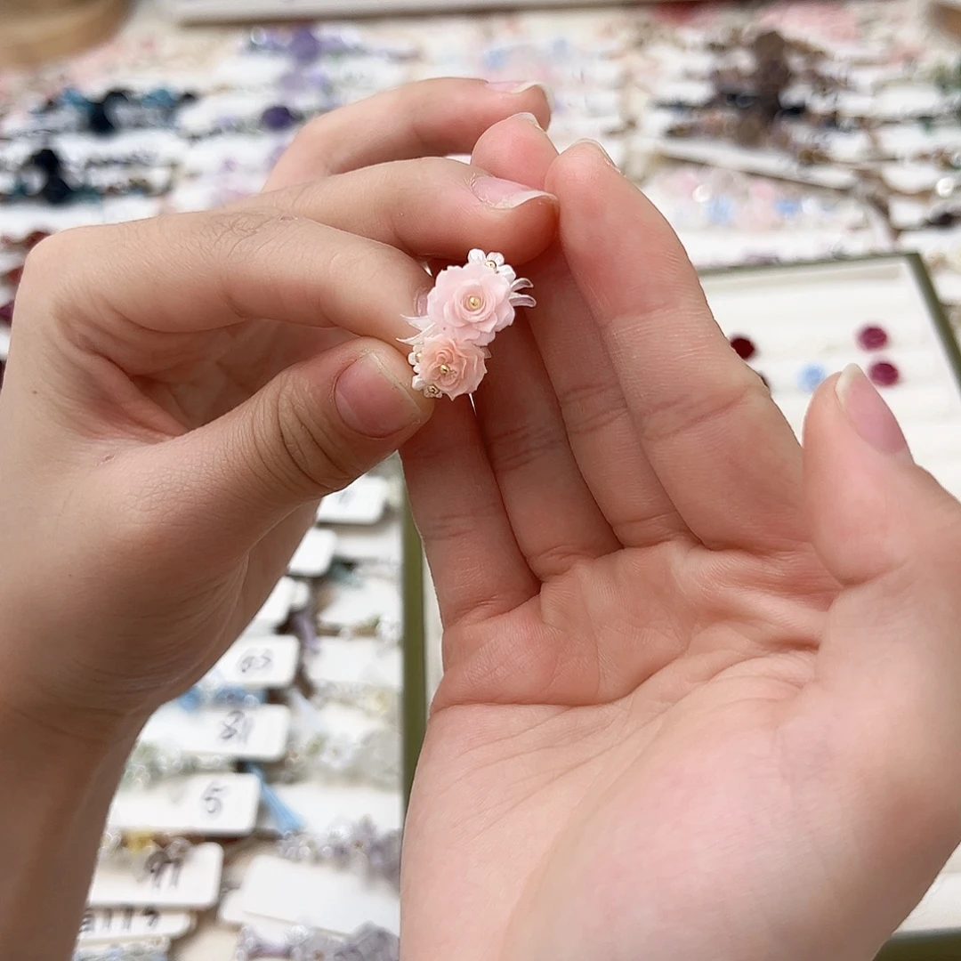 树脂非金属粉色戒指