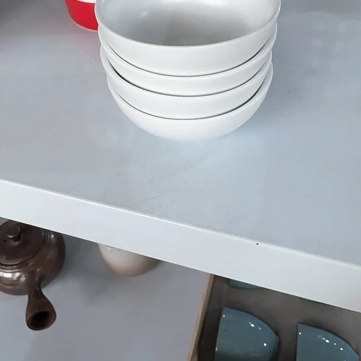 主人杯一个，瓷。。品茗
