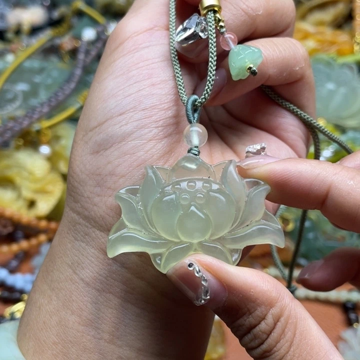 蛇纹石玉未镶嵌吊坠