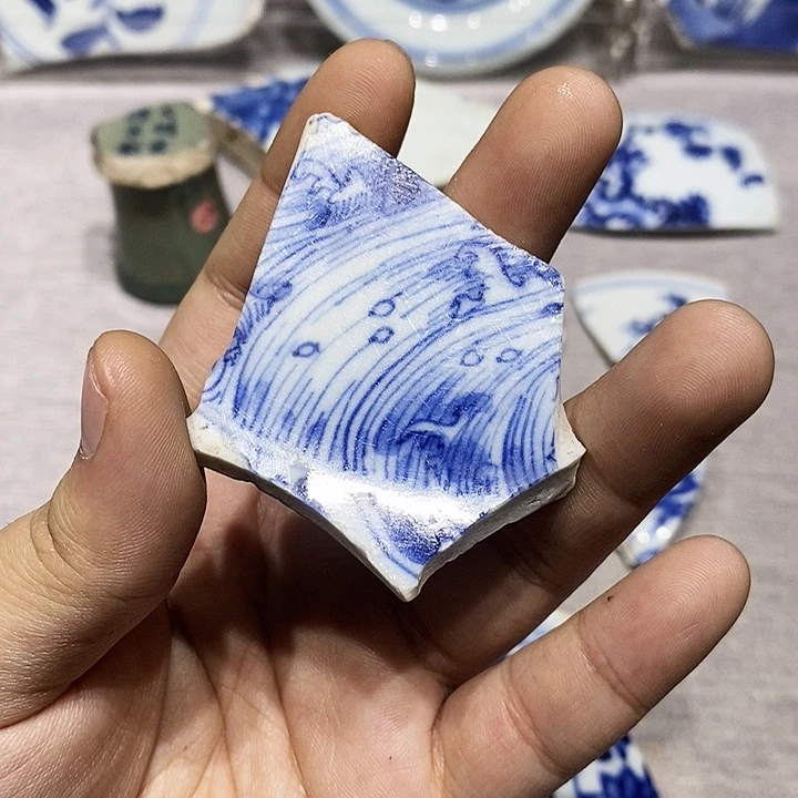 金铜精品瓷片标本