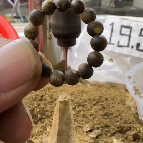 沉香碎屑沉香沉香虫漏戒指