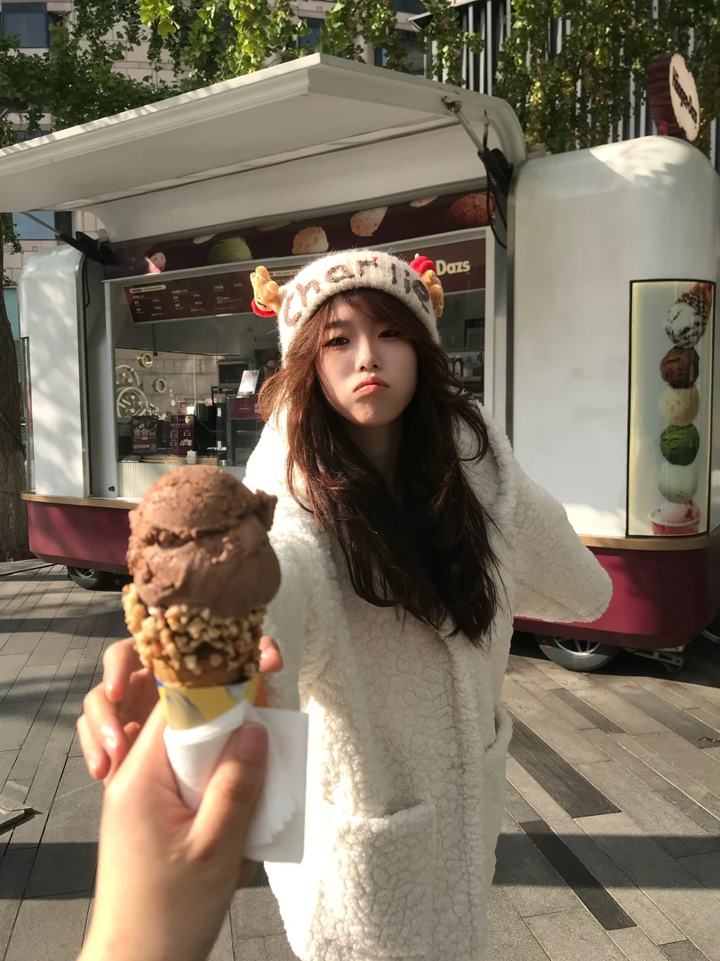 *尹千金*【一只泰迪熊】皮毛一体时尚连帽冬日超级保暖神器！W257509