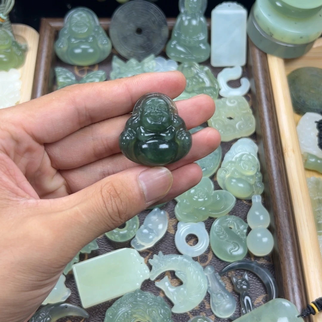 未镶嵌蛇纹石玉颈饰绿佛公