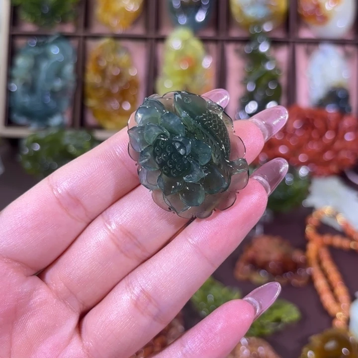 未镶嵌蛇纹石玉颈饰楠*?随机发