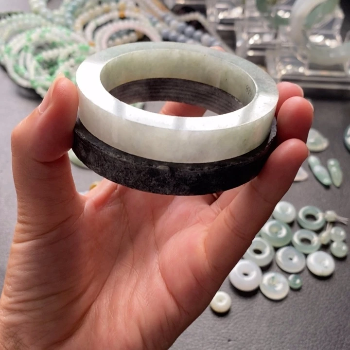 未镶嵌翡翠手镯定制翡翠