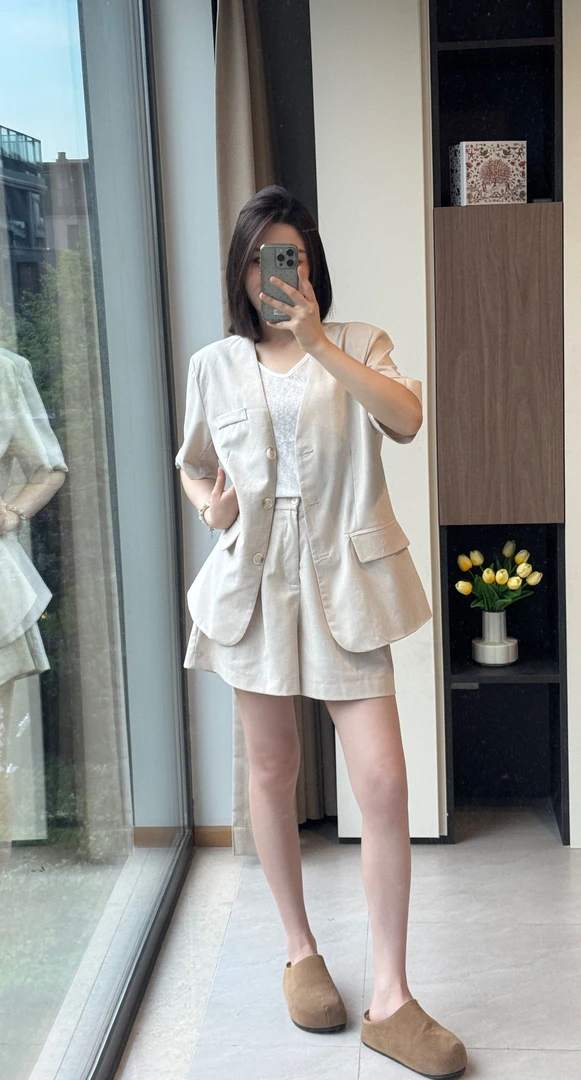 短袖西装女夏季新款气质休闲设计感薄款短袖西装短裤套装