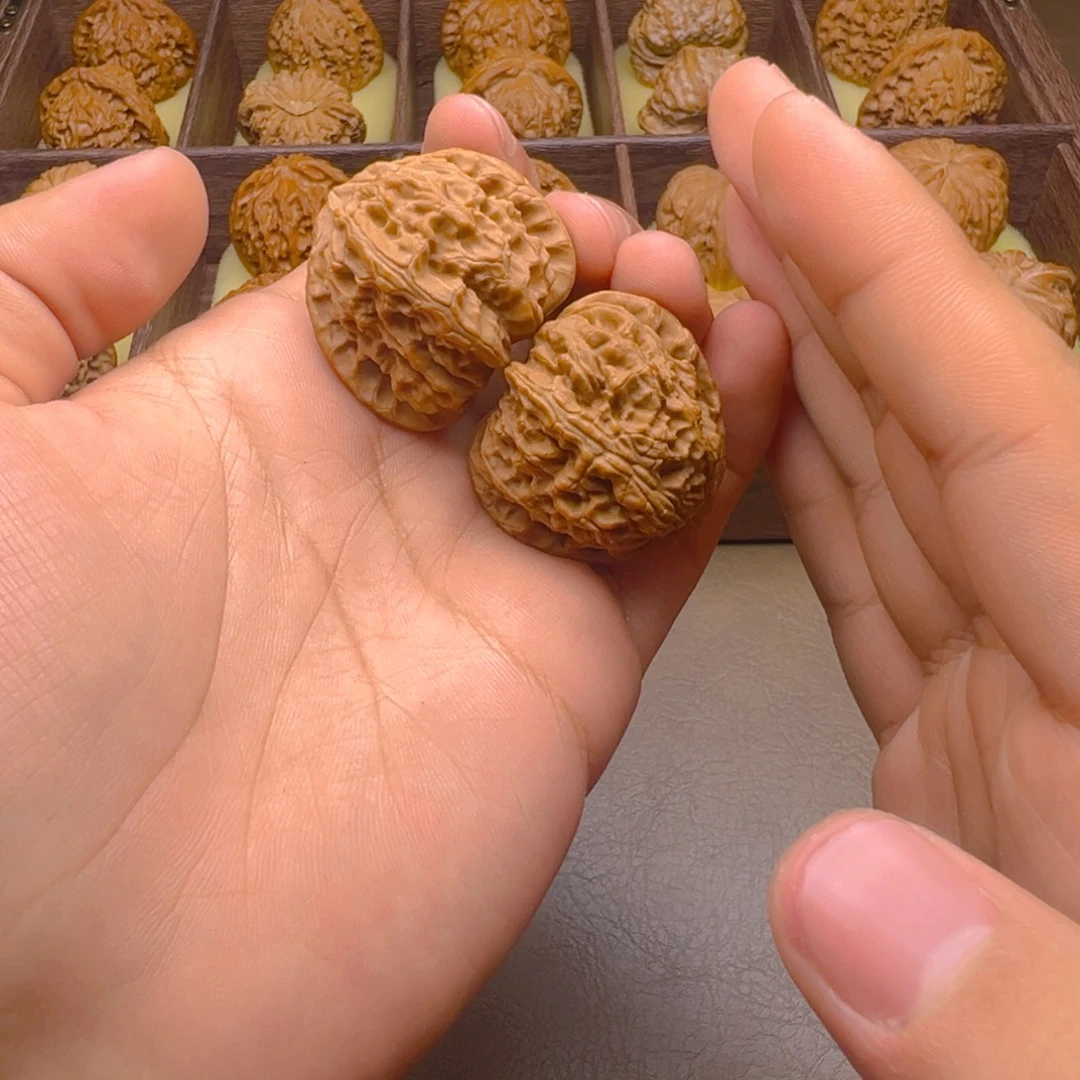 文玩核桃把件三角白