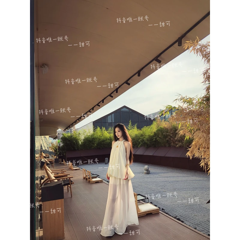 【新款推荐】挂脖无袖花苞上衣时尚套装女夏季高腰半透半身裙两件套