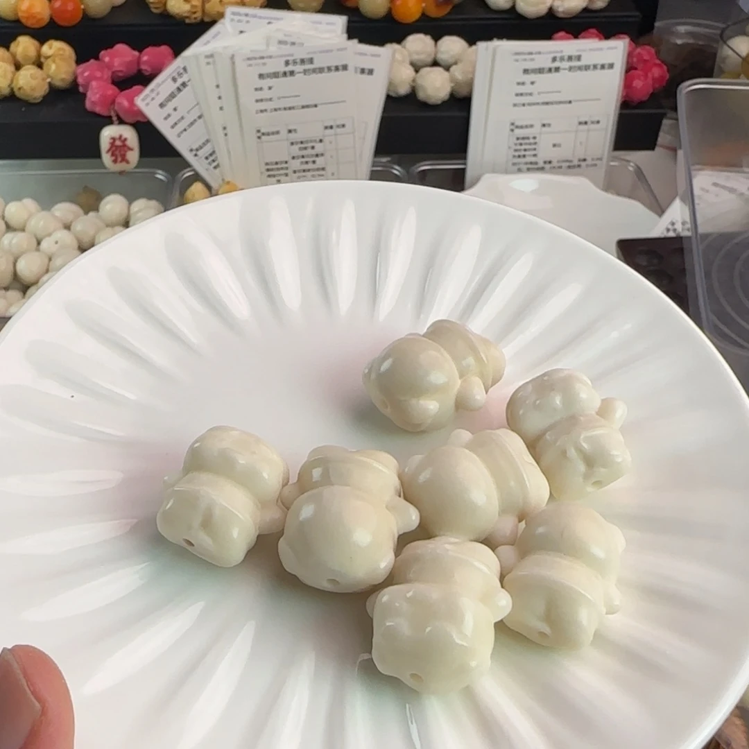 菩提根/象牙果吊坠微瑕疵白色小猪7颗