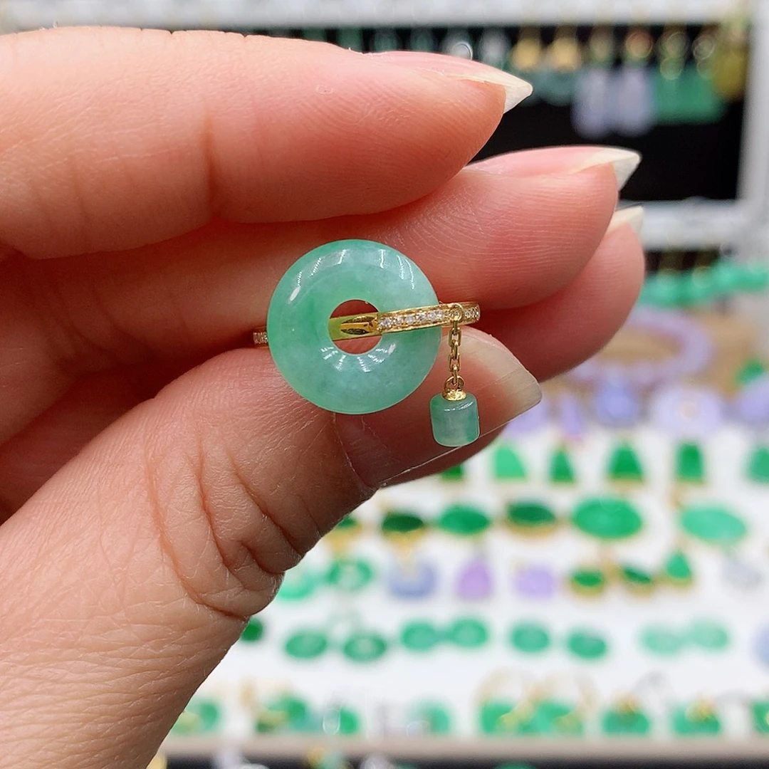 翡翠戒指18K金镶嵌的