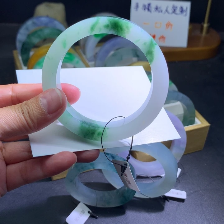 定制翡翠未镶嵌翡翠手镯