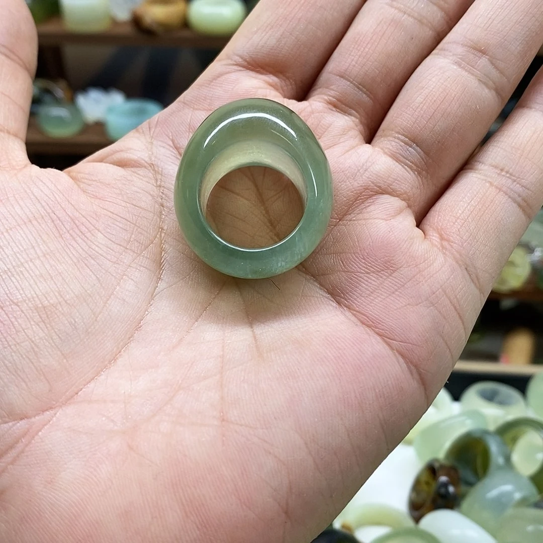 岫玉戒指未镶嵌大****点