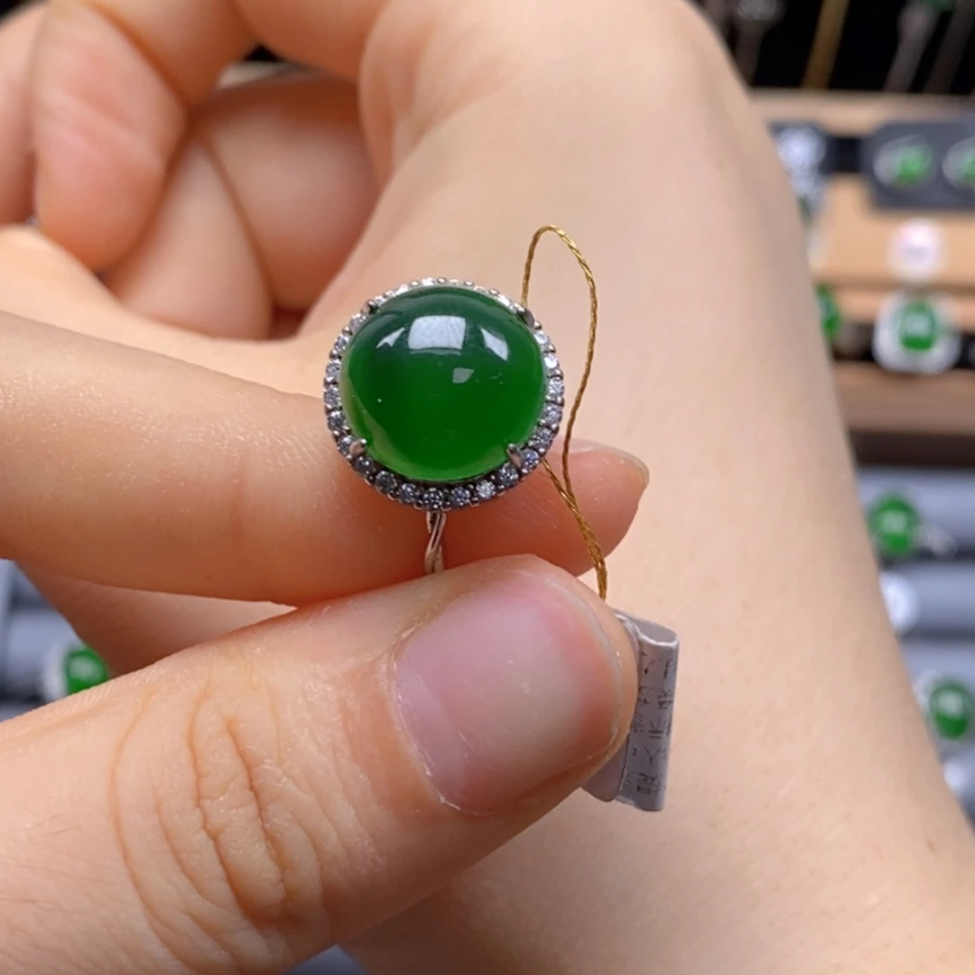 S***.翡翠未镶嵌颈饰戒指