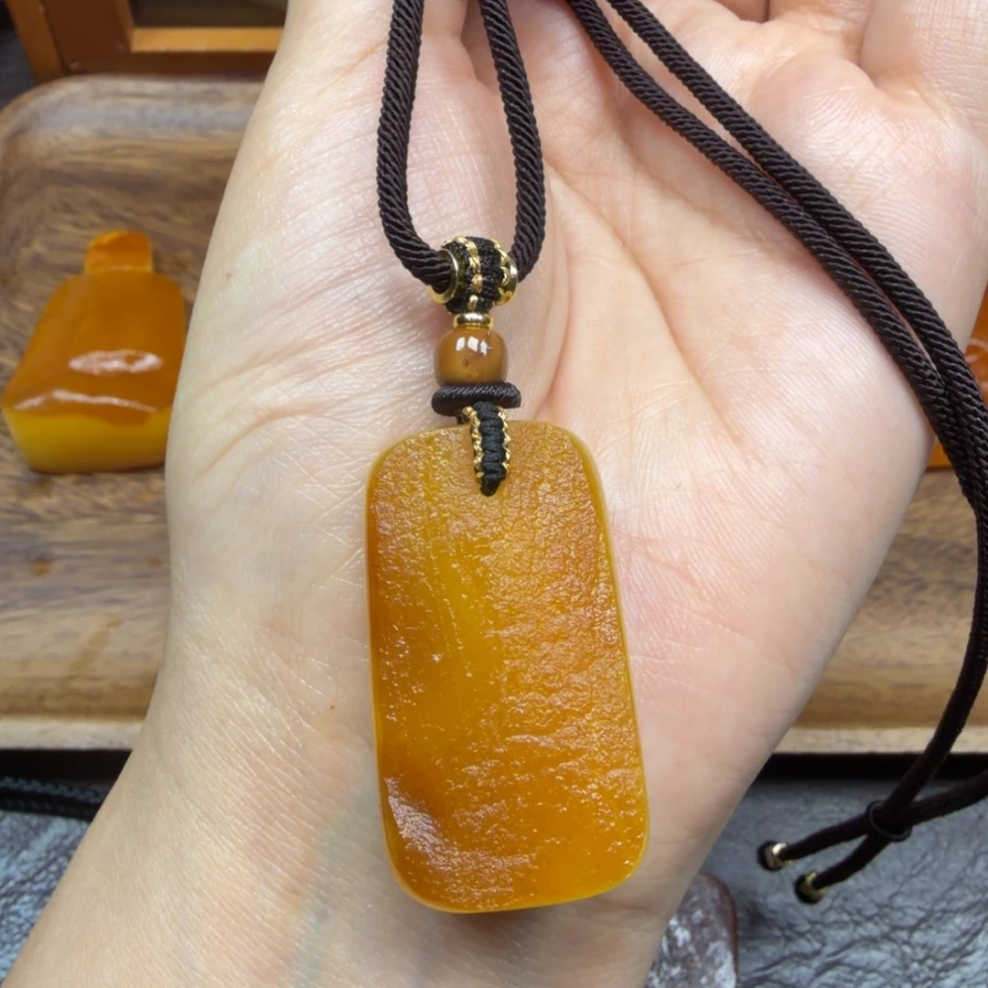 琥珀未镶嵌吊坠(赠链)