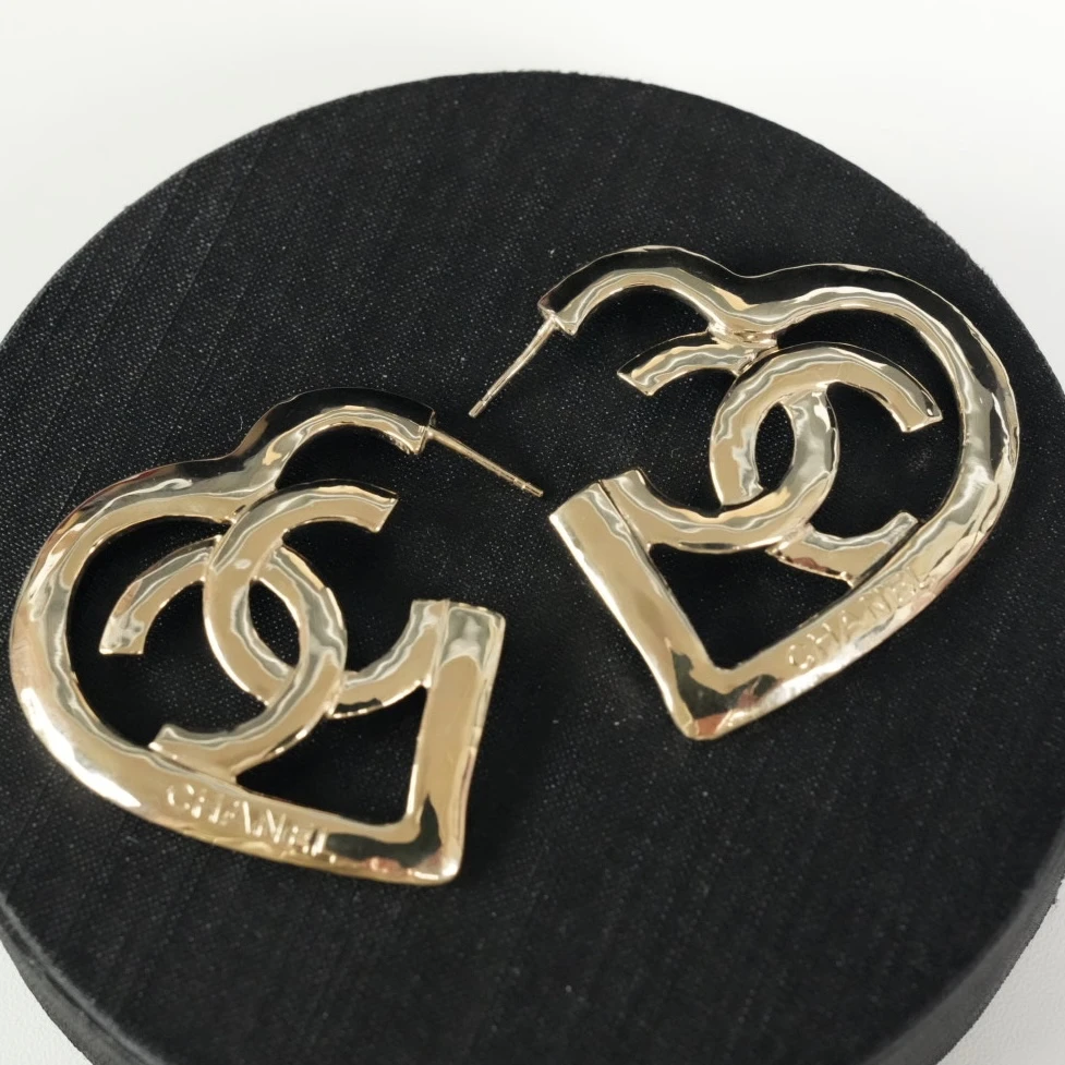 Chanel 金色双C爱心耳钉