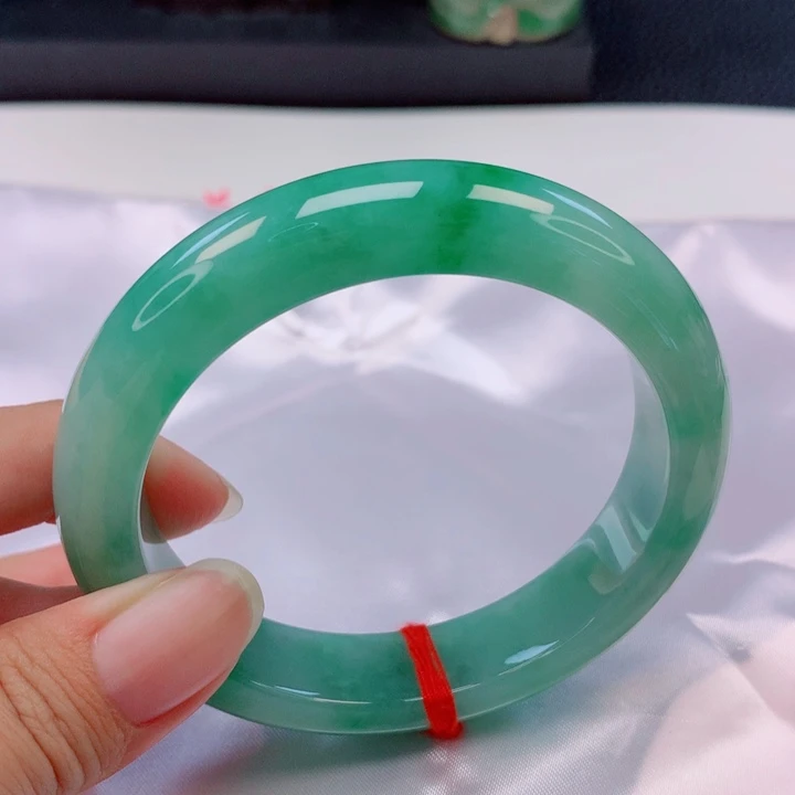 翡翠未镶嵌手镯56圈