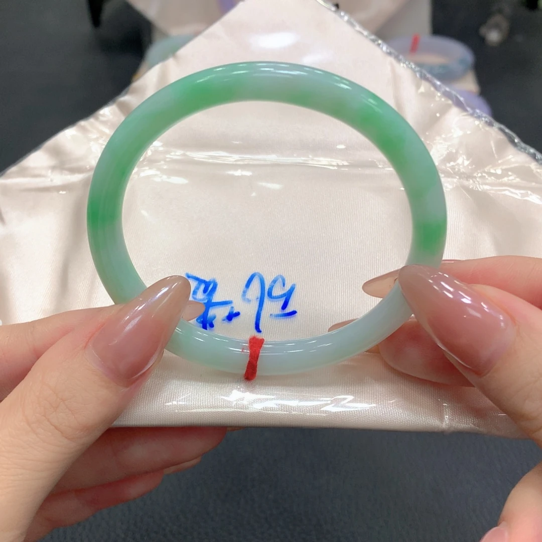 翡翠未镶嵌手镯贵妃