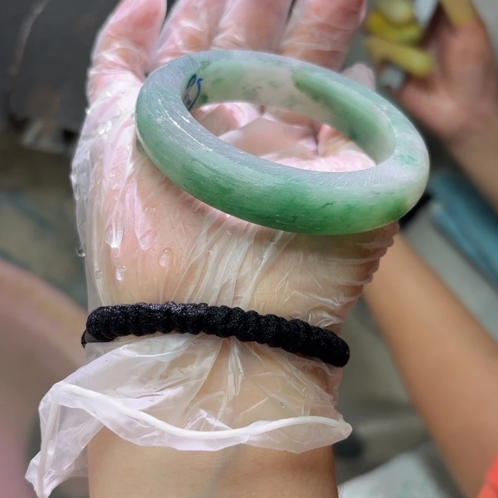 娜***物石英质玉（非洲翠）手镯未镶嵌定制