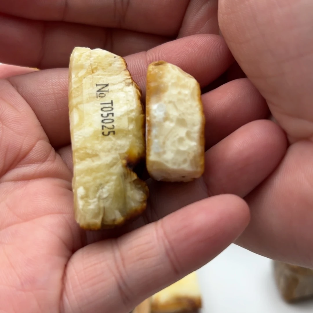 定制琥珀未镶嵌方**和