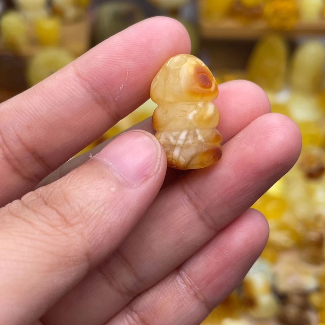 ****ᰔ未镶嵌颈饰琥珀蘑菇熊