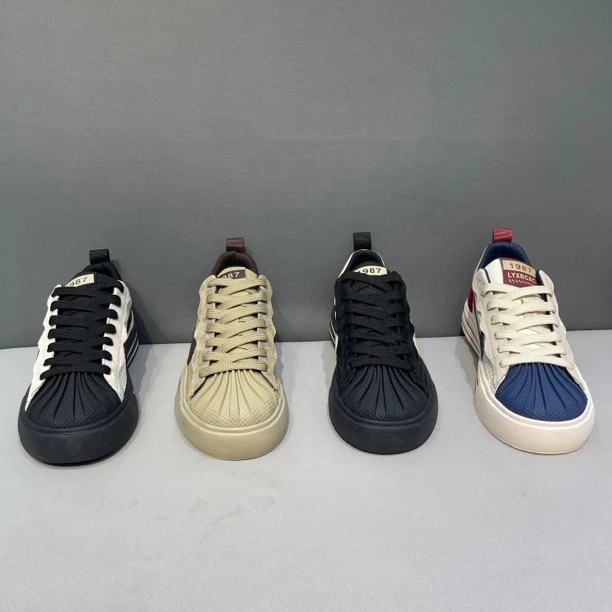 春秋新款极简风车缝线休闲板鞋低帮系带潮流时尚舒适软底运动男鞋