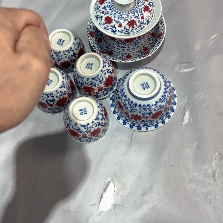 用***4瓷片白青花釉里红缠枝莲六件套