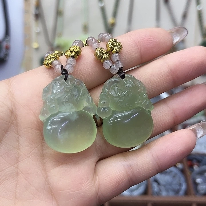 蛇纹石玉未镶嵌颈饰