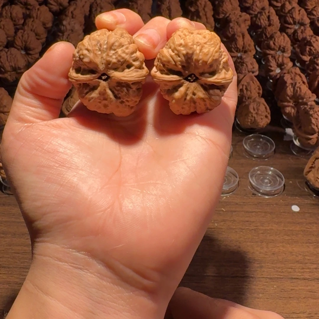 小****文玩核桃吊坠蛤蟆的眼睛是真的好看啊我