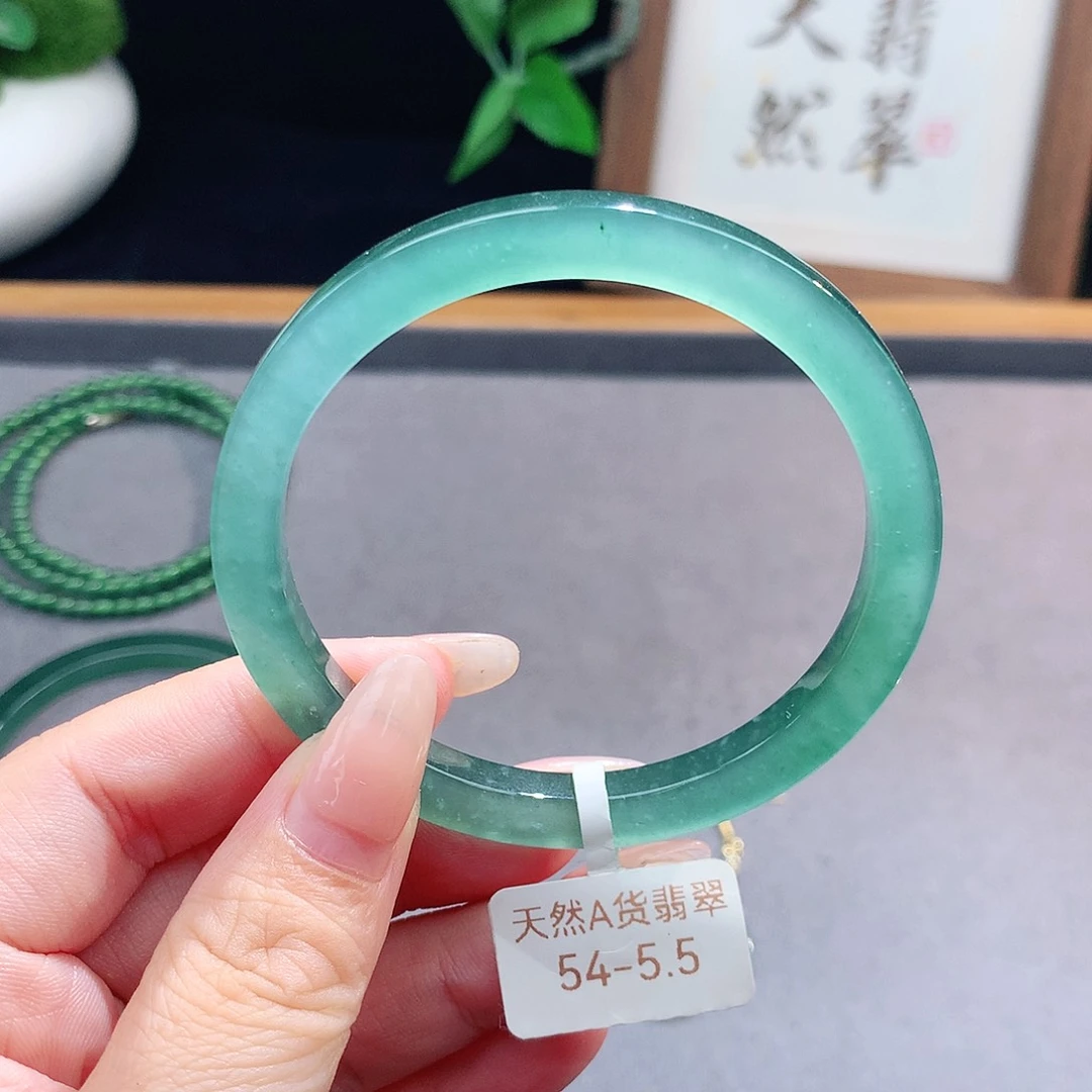 翡翠手镯（圆镯）未镶嵌
