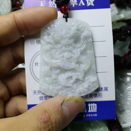 翡翠未镶嵌颈饰挂件