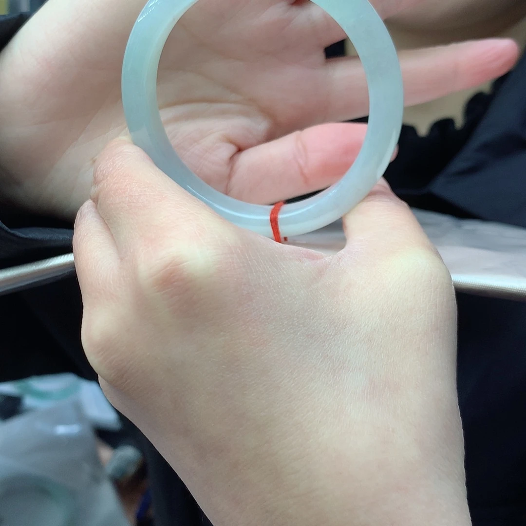 翡翠手镯未镶嵌翡翠