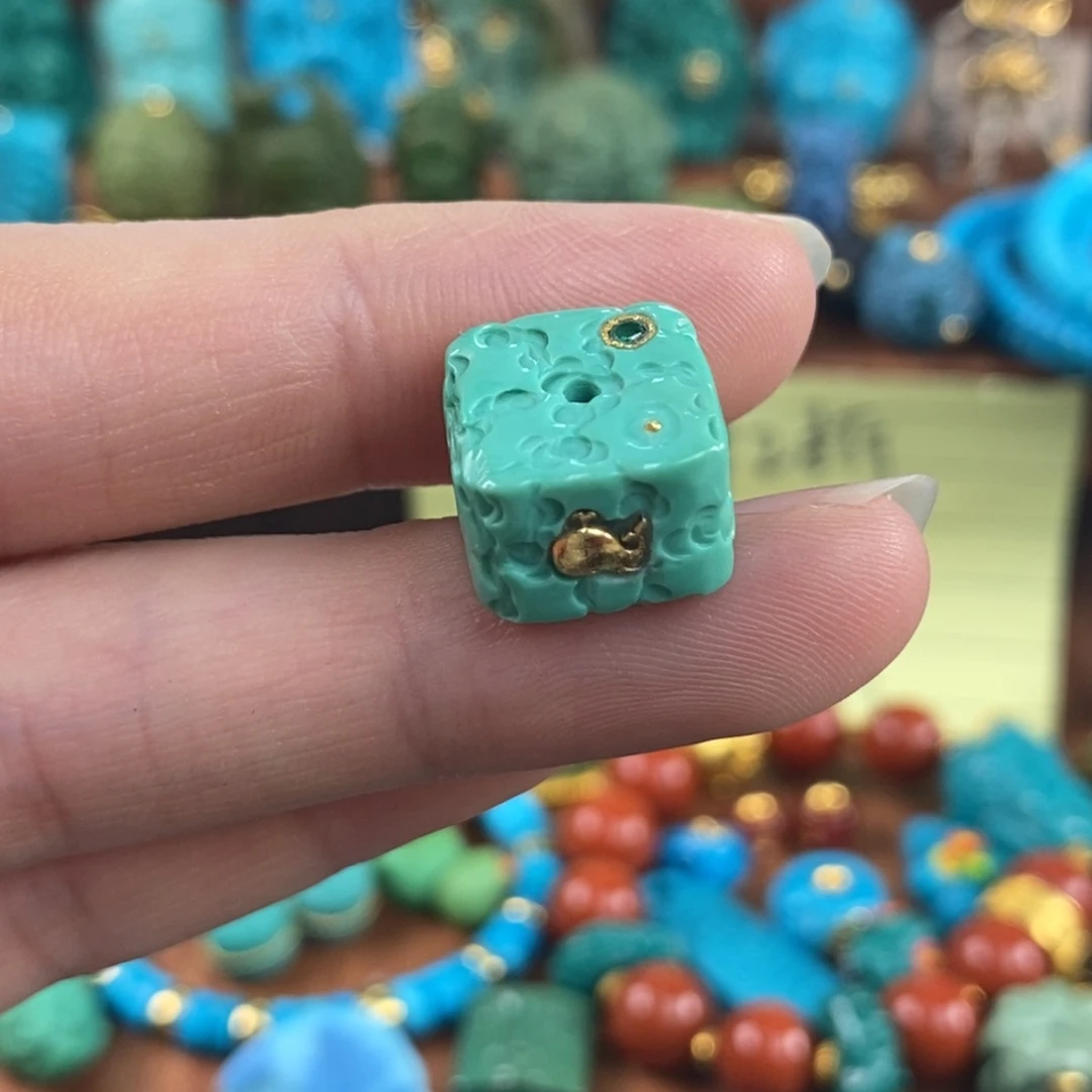 绿松石未镶嵌。鲸落